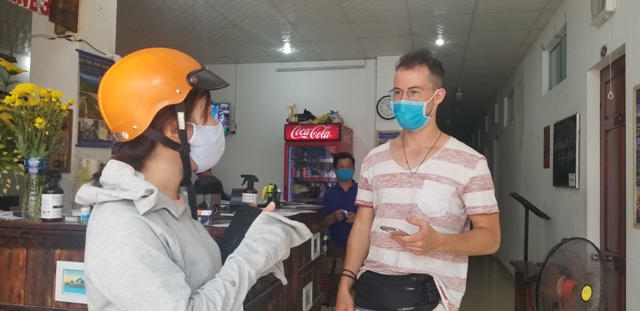 “Đi từng ngõ, gõ từng nhà”