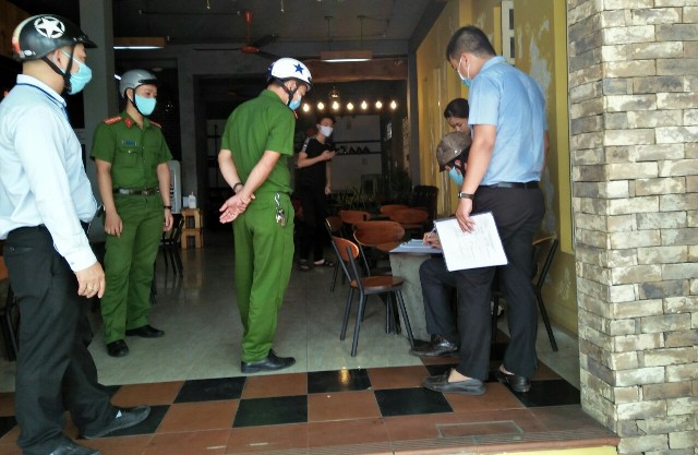Kiểm tra, lập biên bản hàng chục quán ăn không chấp hành việc đóng cửa phòng dịch COVID-19