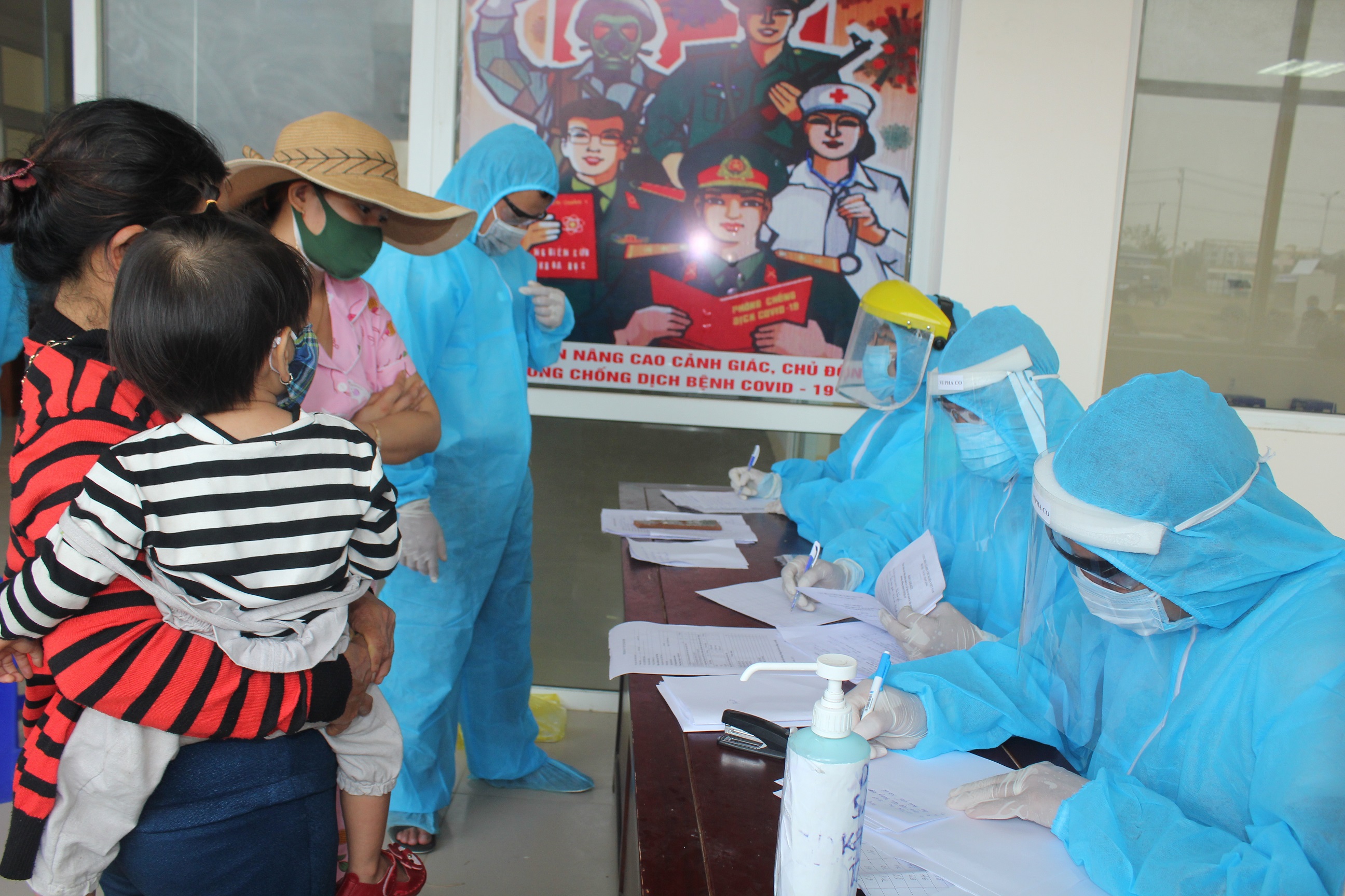 Trắng đêm chống dịch