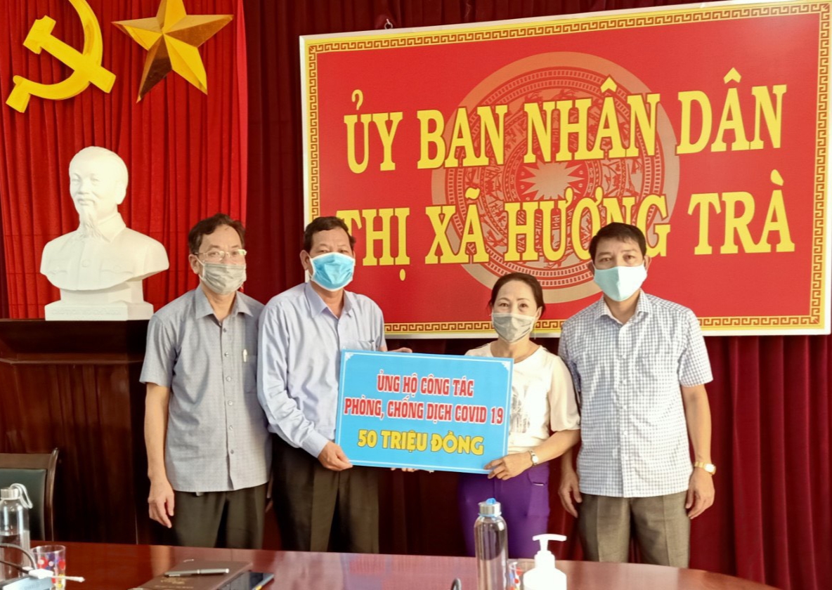 Thăm hỏi, hỗ trợ lực lượng chống dịch COVID-19