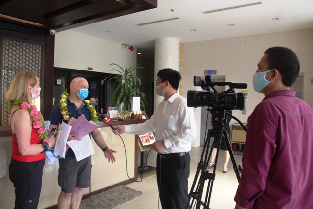 Tặng gói bảo hiểm cho phóng viên tác nghiệp COVID-19