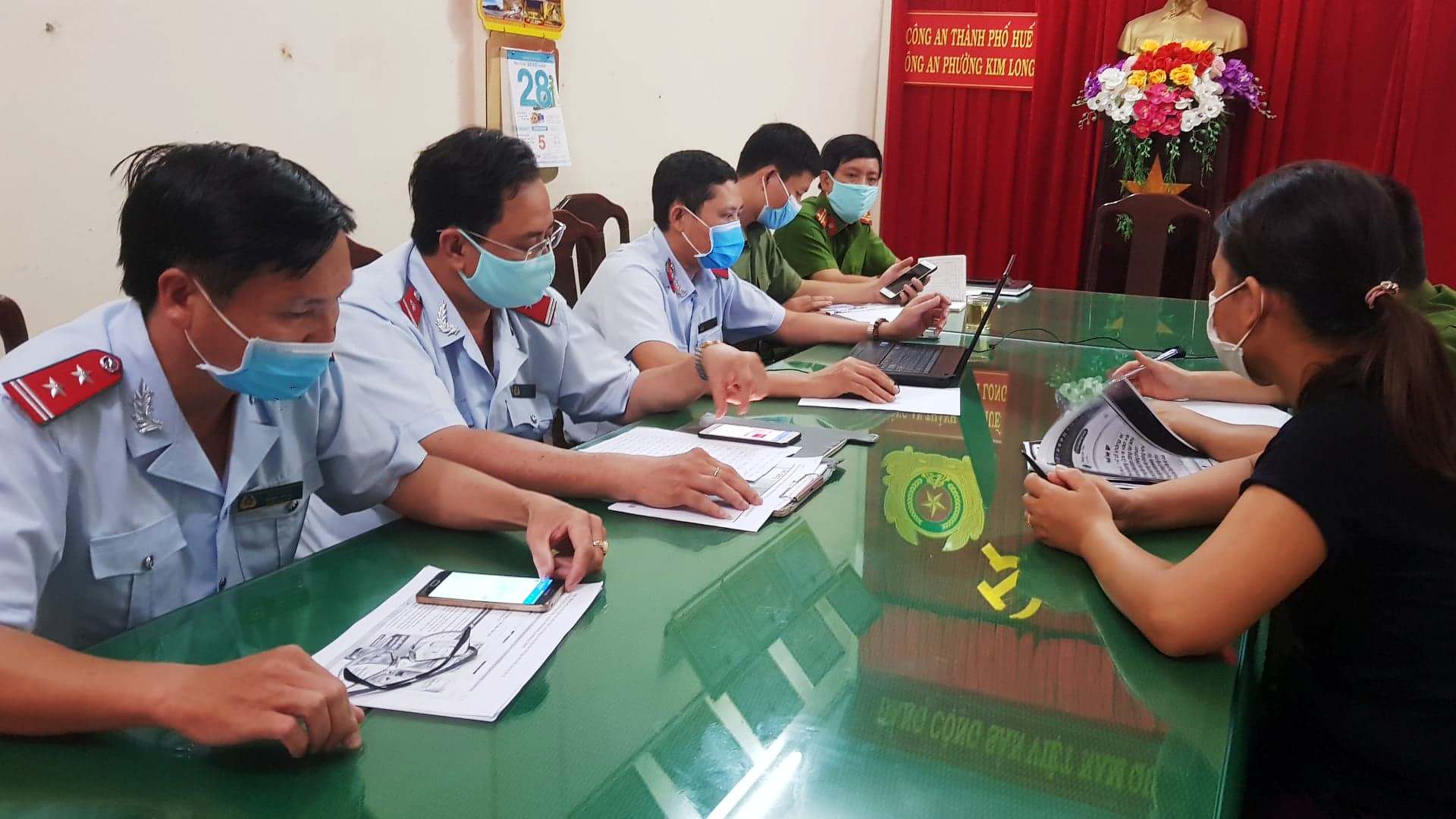 Tung tin 5 máy bay phun thuốc diệt corona virus, một người bị phạt 10 triệu đồng