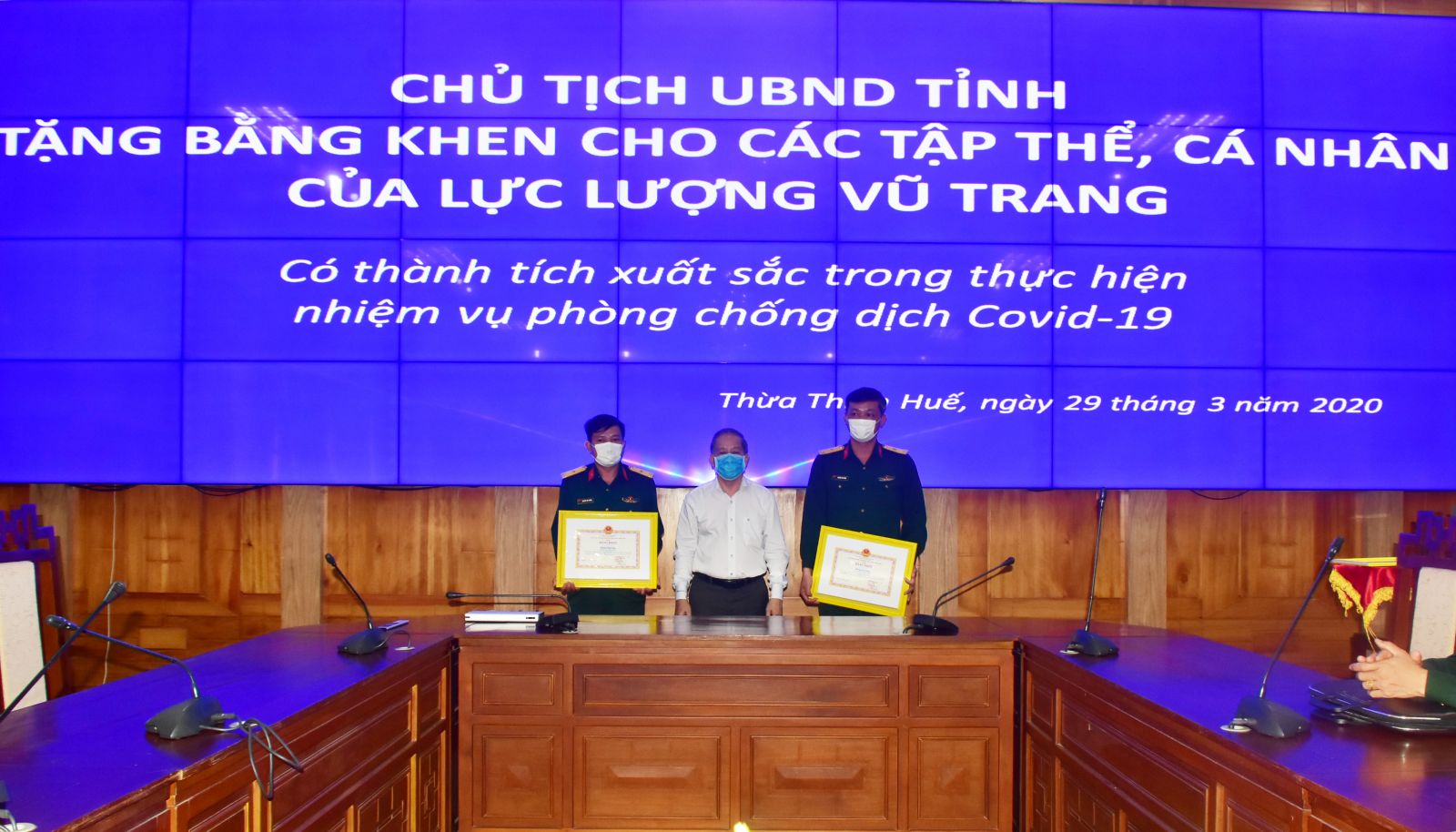 Chairman of the Provincial People s Committee commends the military forces participating in the COVID-19 prevention and control