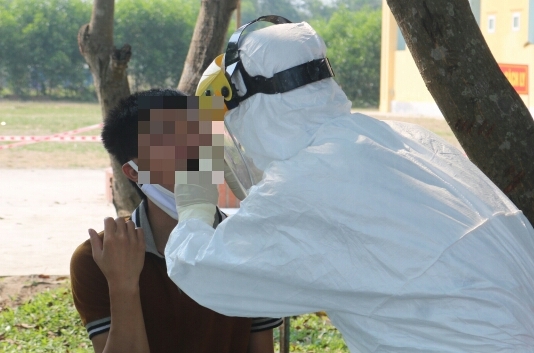 Lấy mẫu xét nghiệm COVID-19 Nhanh gọn, dứt điểm