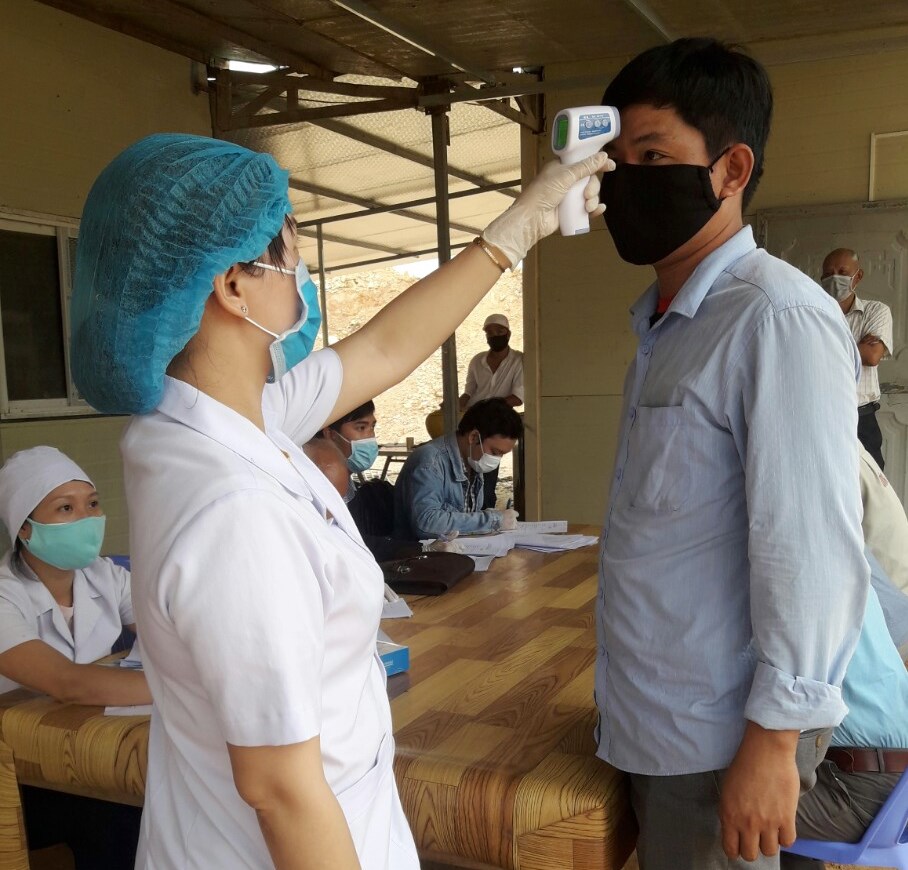 Tiếp sức chống dịch, chia sẻ cùng người lao động khó khăn