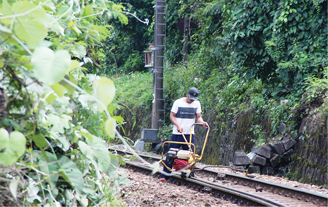 Railroad patrolling at Hai Van Gate