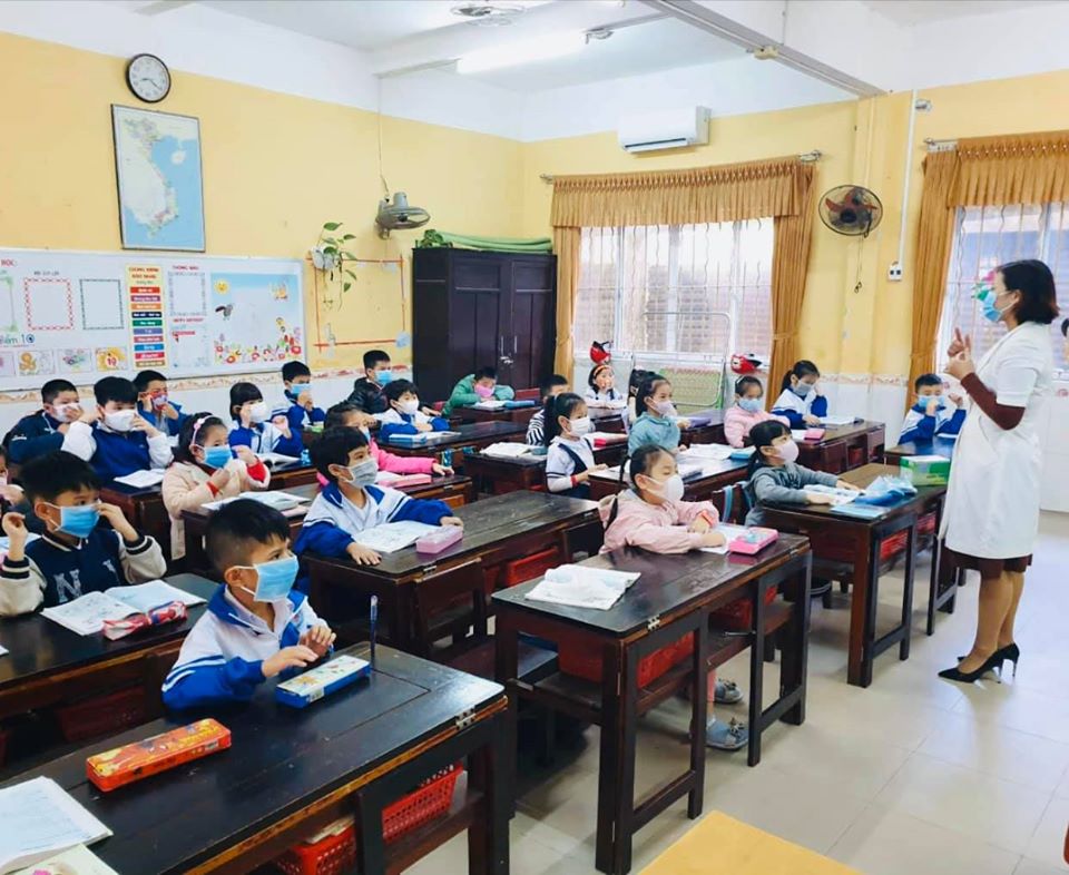 Chọn sách giáo khoa phù hợp với kinh tế - xã hội của địa phương