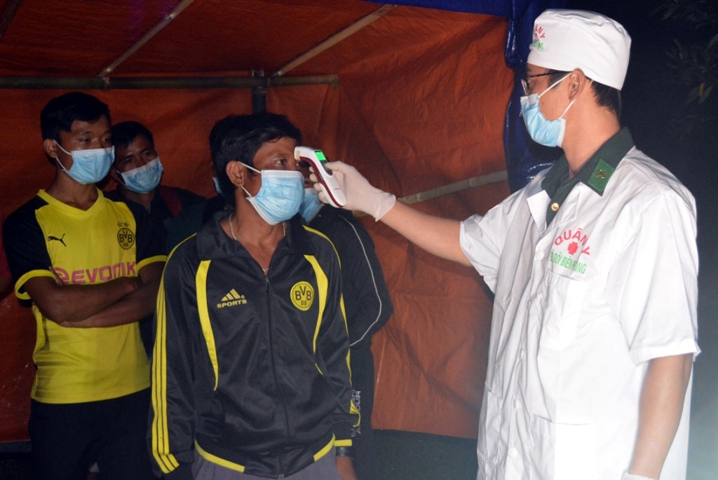 Bàn giao 12 công dân vượt biên trái phép từ Lào về Việt Nam