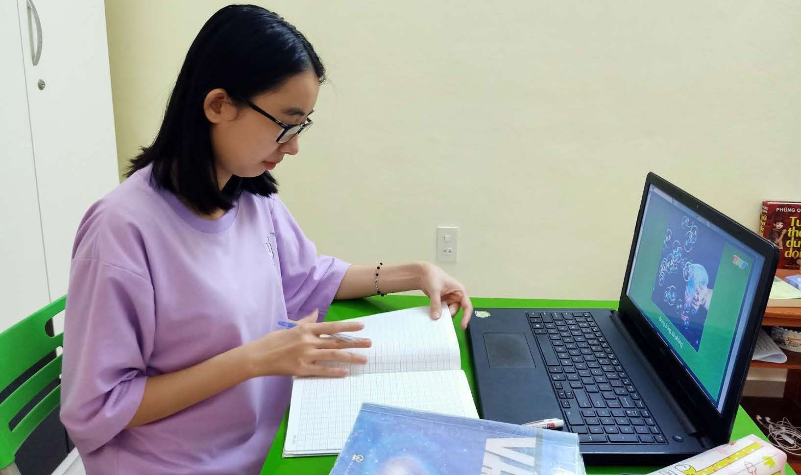 Học qua truyền hình, internet Đừng để mạnh ai nấy học