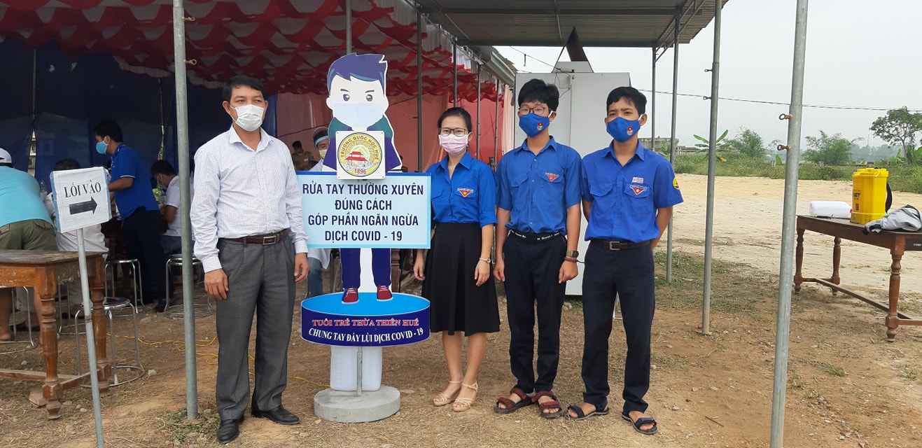 Trao máy rửa tay tự động phục vụ cộng đồng