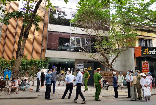 Tạm hoãn “ATM gạo” vì người dân tụ tập quá đông, sẽ chuyển tận nhà