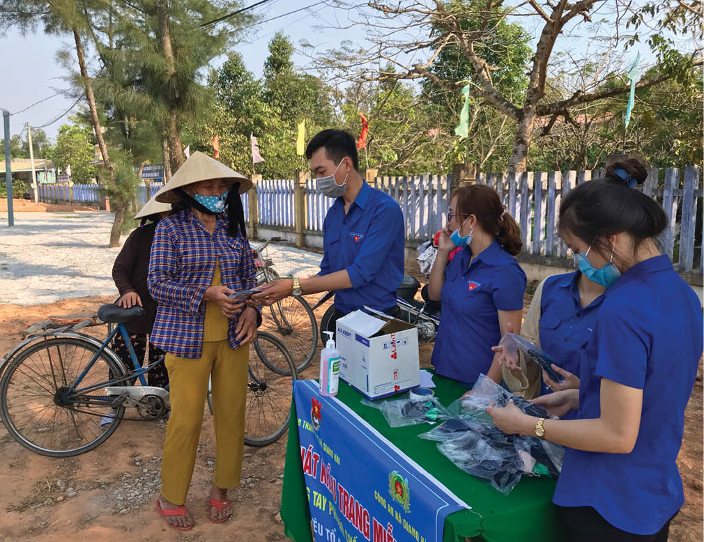 Khẩu trang  về quê
