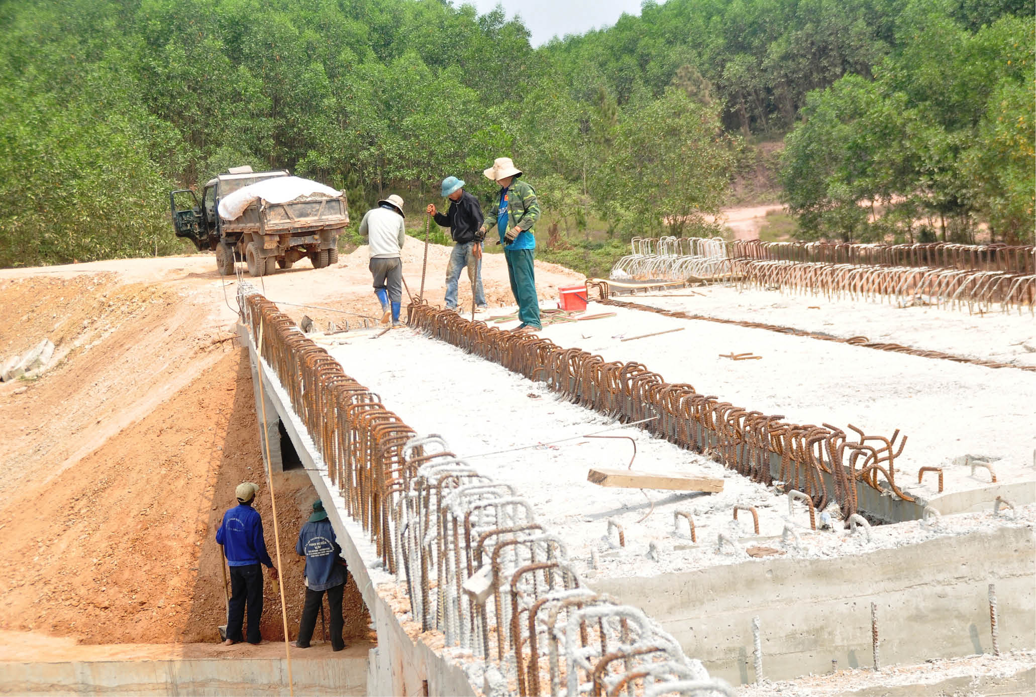 Đảm bảo tiến độ công trình chống hạn, mặn