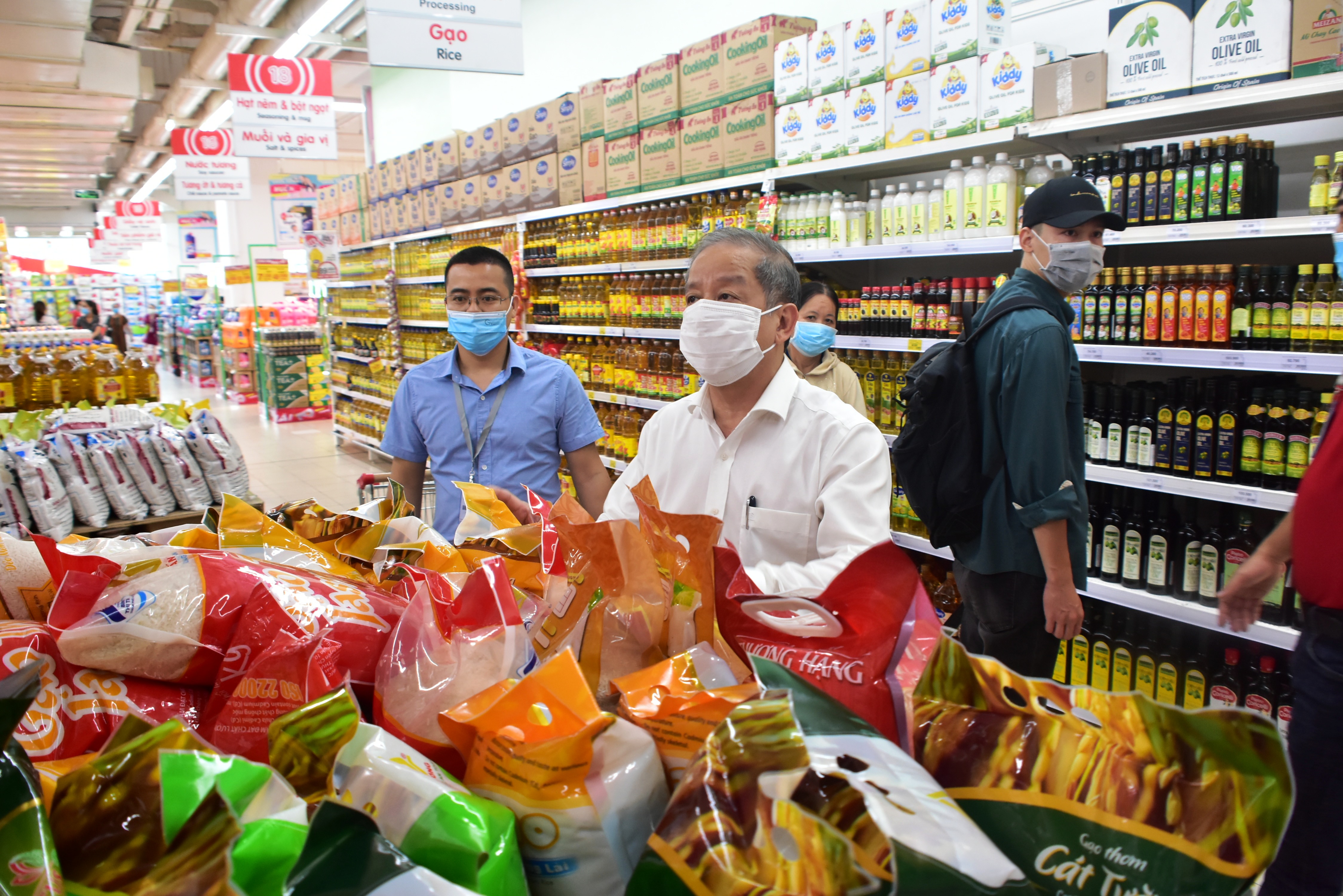 Sau 15 ngày giãn cách xã hội Duy trì đeo khẩu trang và cấm tụ tập đông người