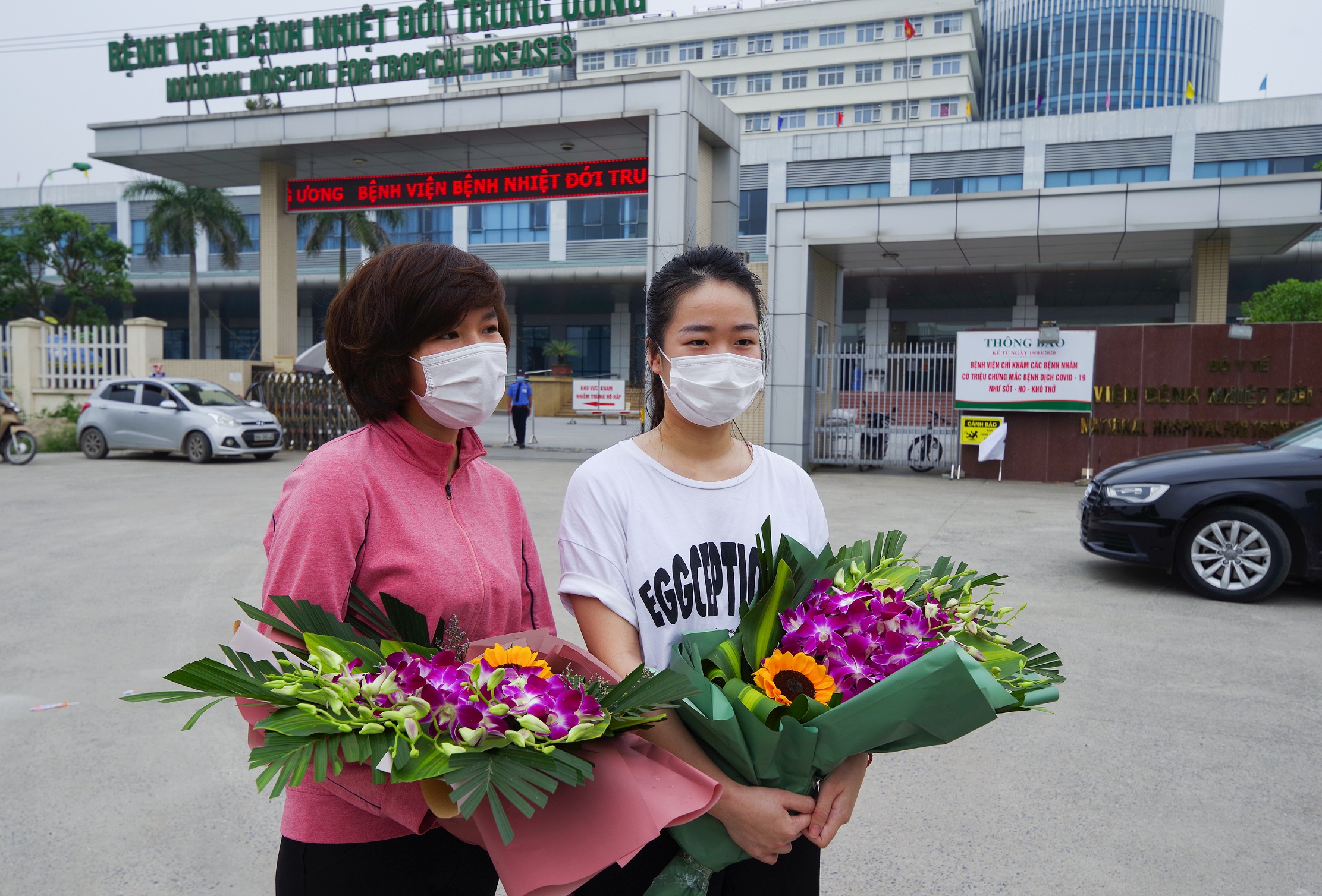 Hai tiếp viên của Vietnam Airlines nhiễm Covid-19 khỏi bệnh, xuất viện