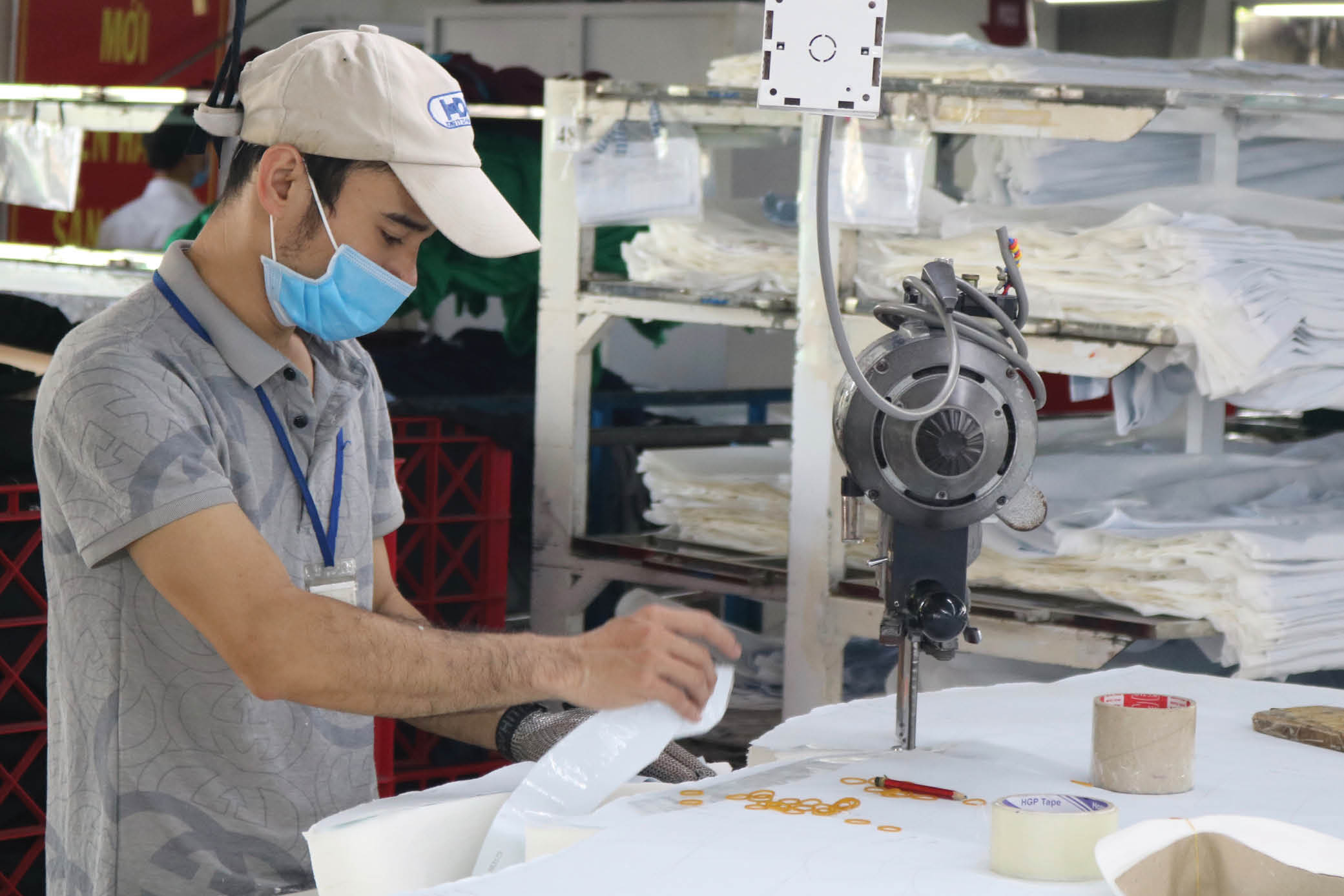 Cùng vượt qua khó khăn