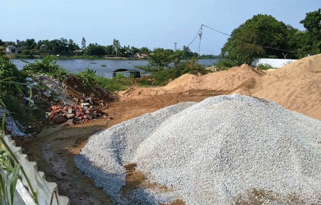 Tập kết vật liệu xây dựng trái phép Nhắc nhở, xử phạt  vẫn hoạt động