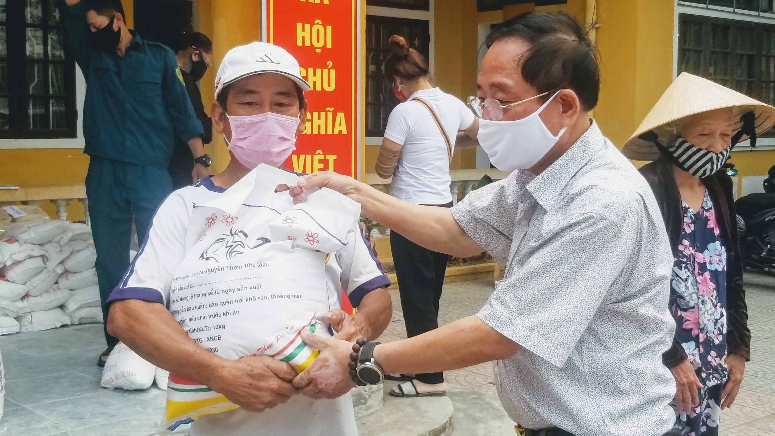 320 triệu đồng hỗ trợ công tác chống dịch