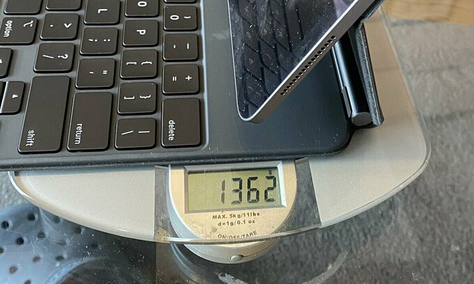 Bàn phím mới khiến iPad nặng hơn MacBook