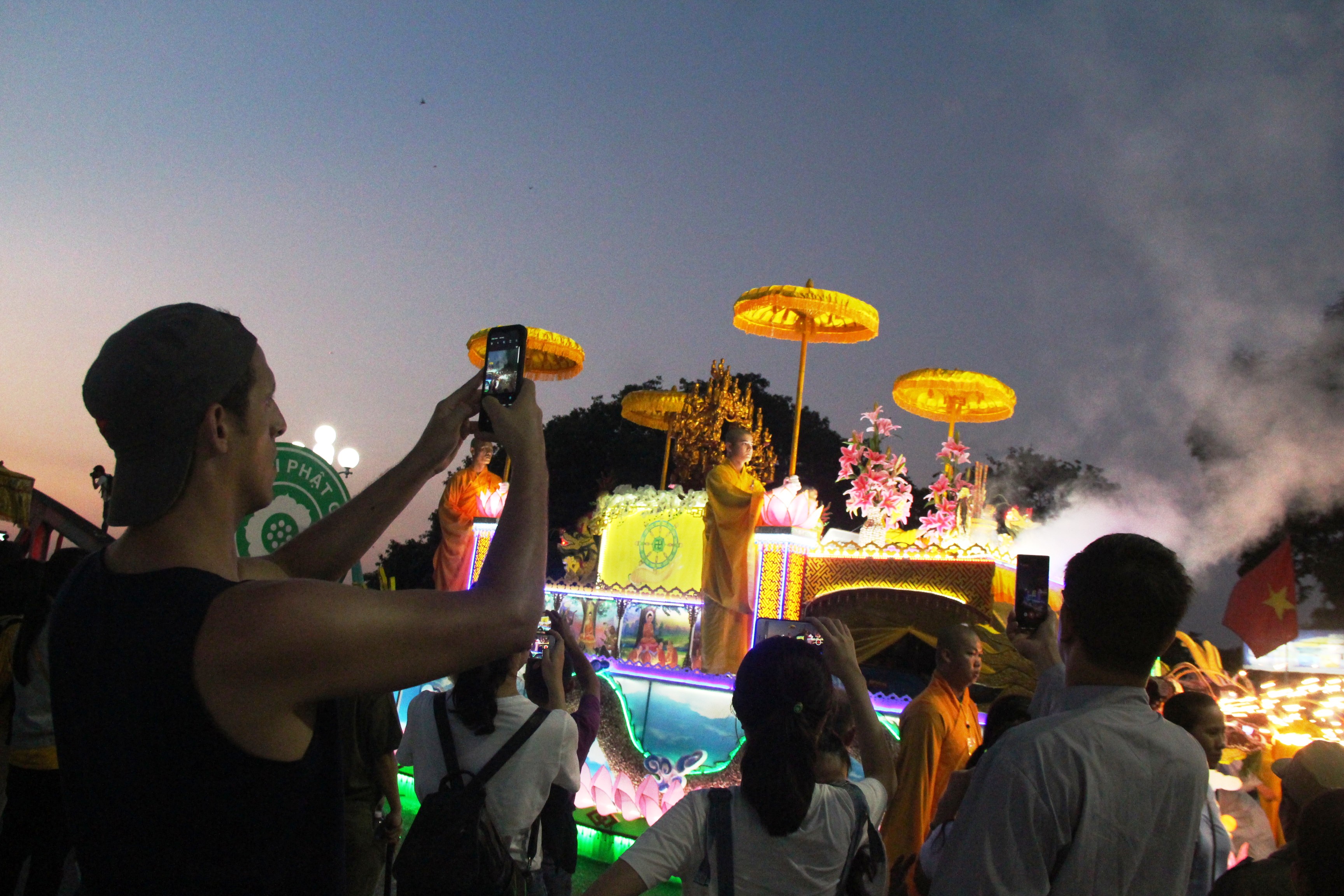 Không tổ chức rước Phật, xe hoa trong dịp Đại lễ Phật đản