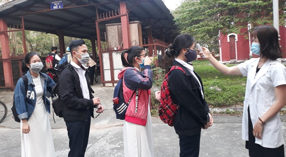 Học sinh từ lớp 6 trở lên sẽ đi học trở lại vào ngày 27 4