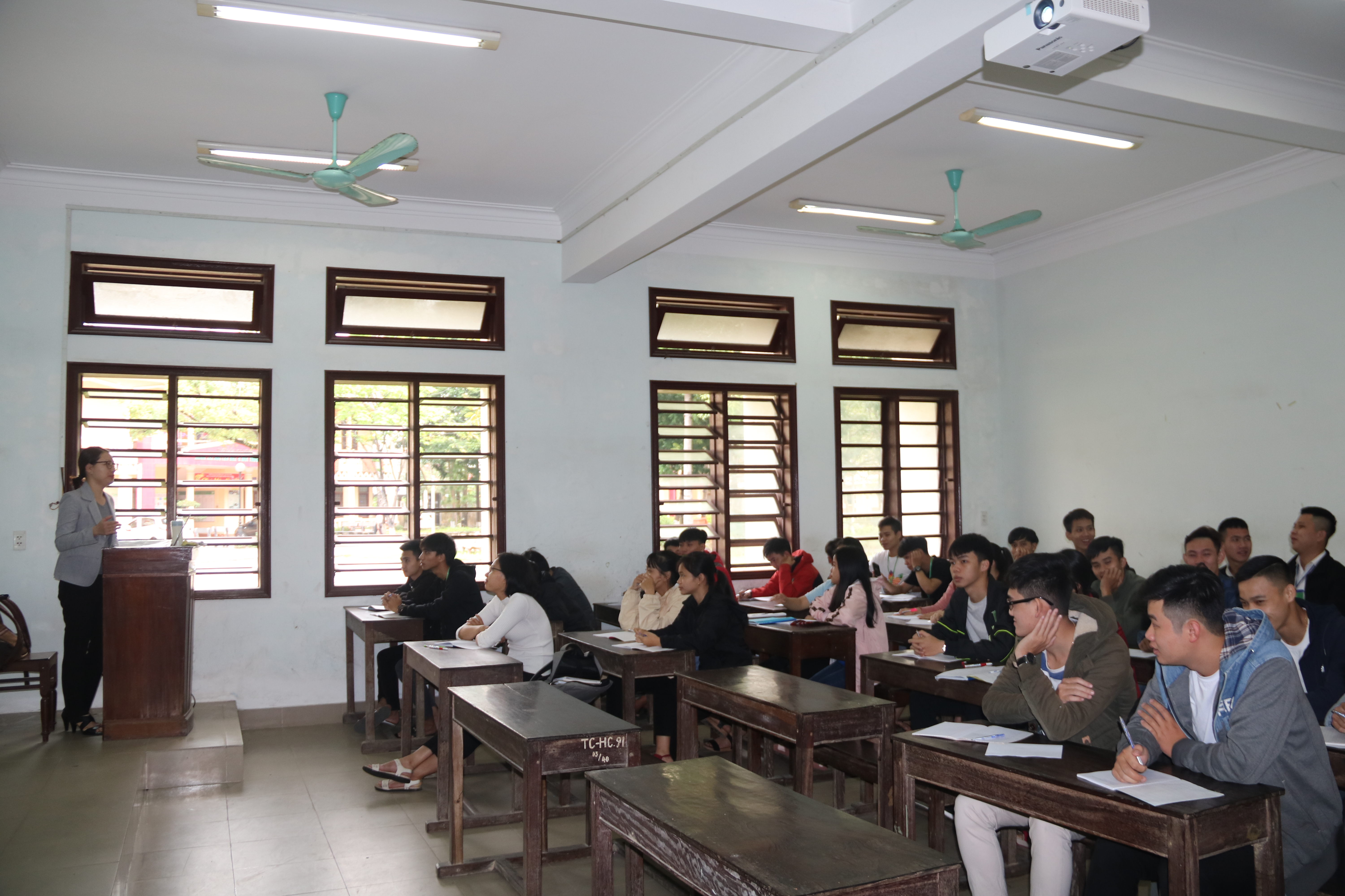 Đại học Huế thông báo cho sinh viên đi học trở lại từ 4 5