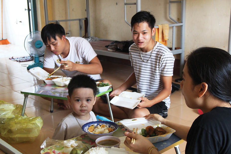 “Tổ quốc là nơi không bao giờ từ bỏ chúng ta”
