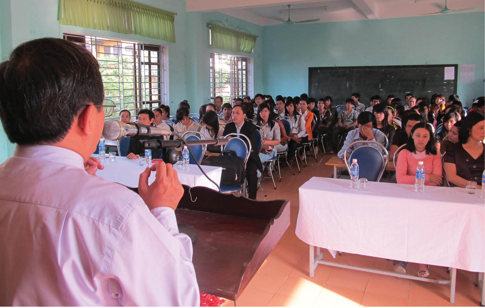 Sinh viên đi làm thêm, cẩn thận để khỏi nhận “quả đắng”