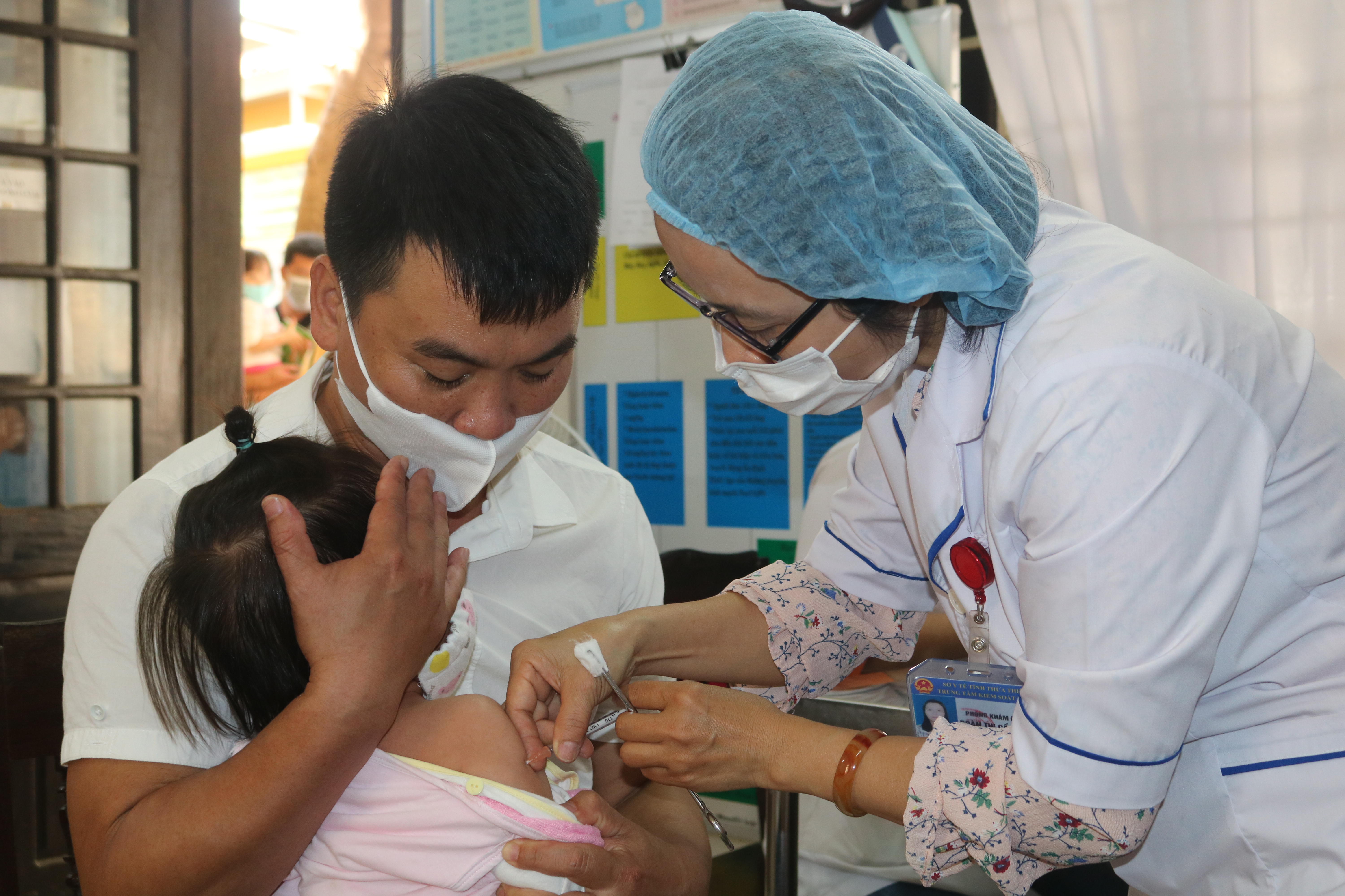 Đảm bảo an toàn trong tiêm chủng, nhưng thiếu vaccine dịch vụ