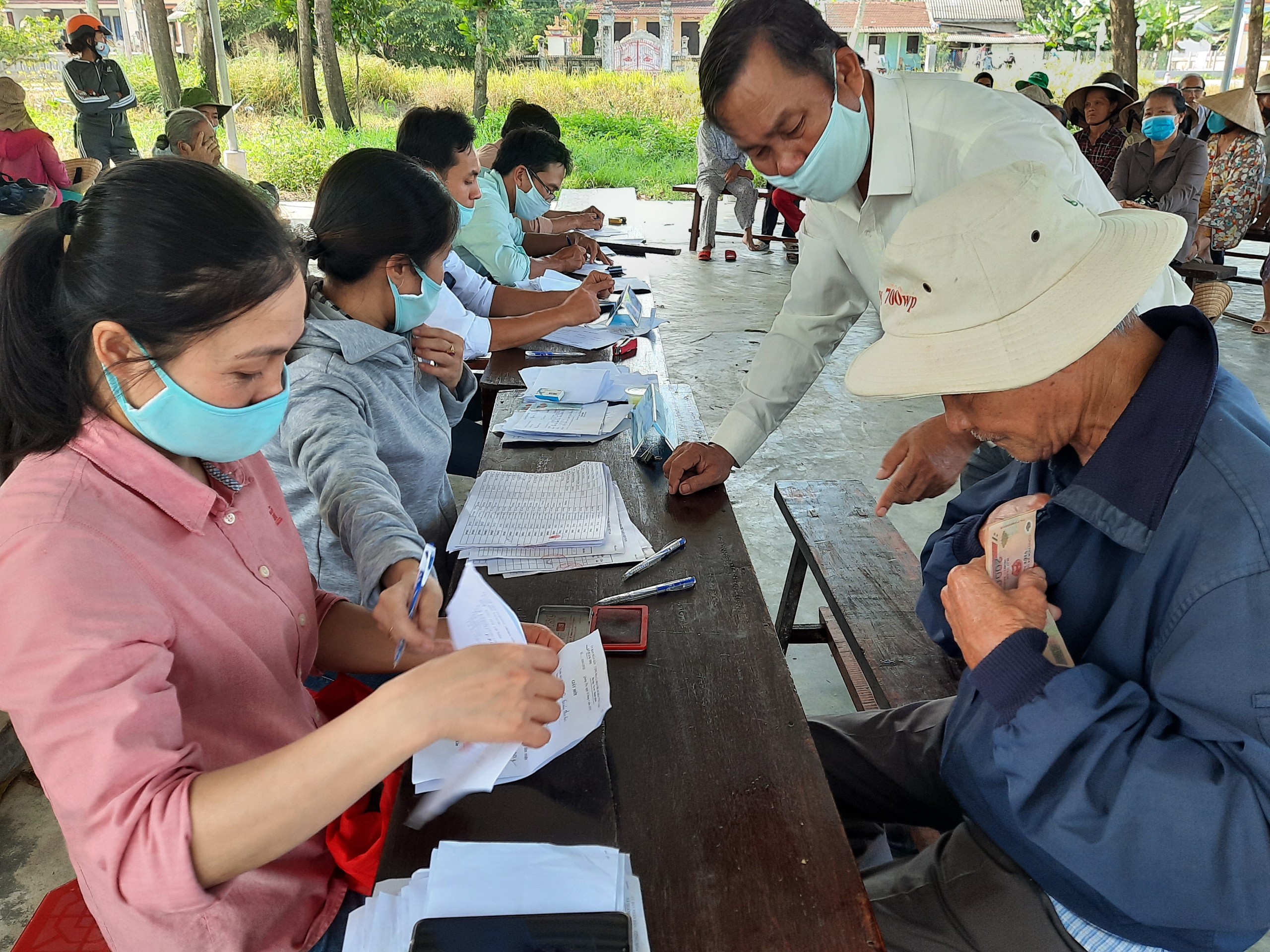 Quảng Điền hoàn thành hỗ trợ 4 nhóm người ảnh hưởng bởi COVID-19