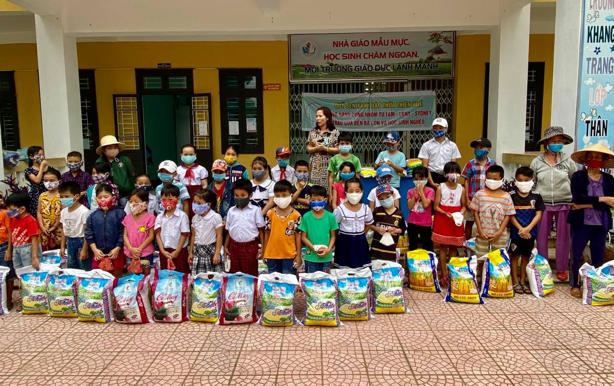 Quỹ Sen Xanh trao 45 suất quà cho học sinh Phong Mỹ