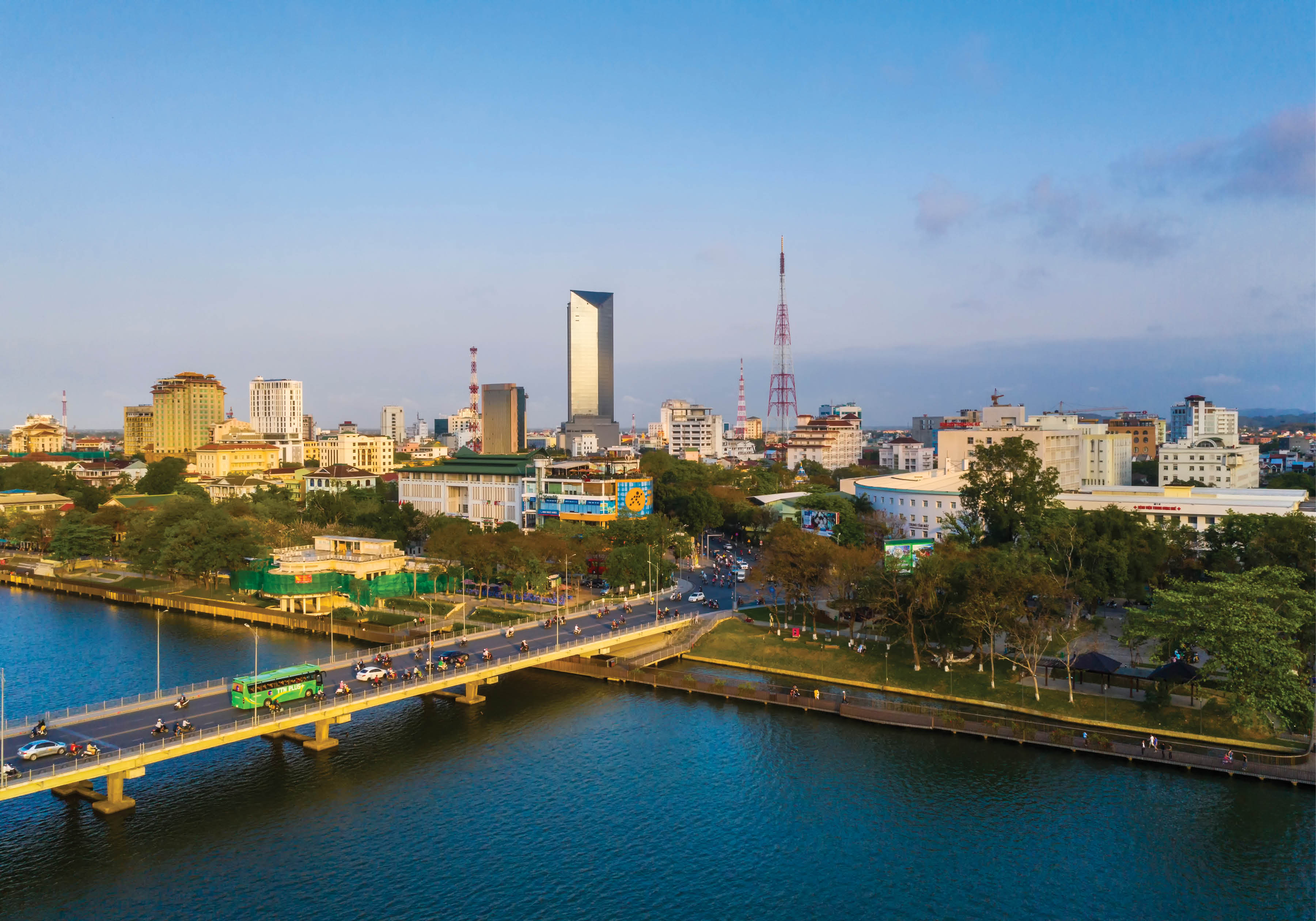 Gỡ hai nút thắt cho đô thị di sản Huế