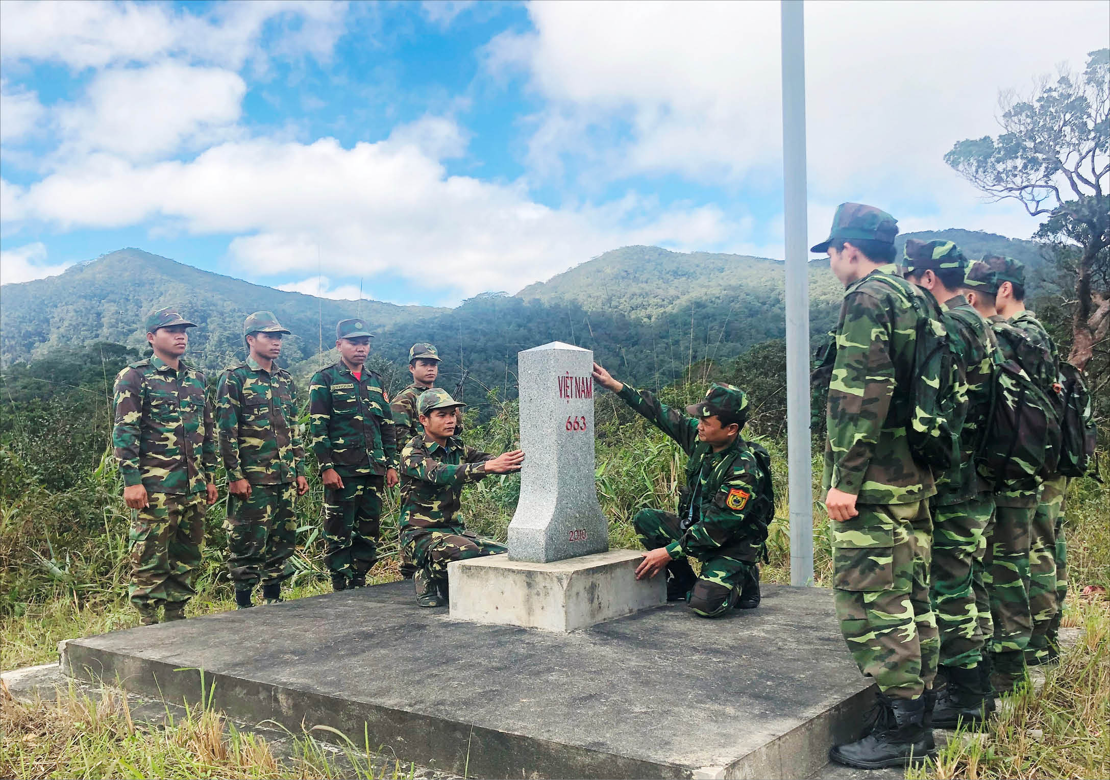 Bên cột mốc yêu thương