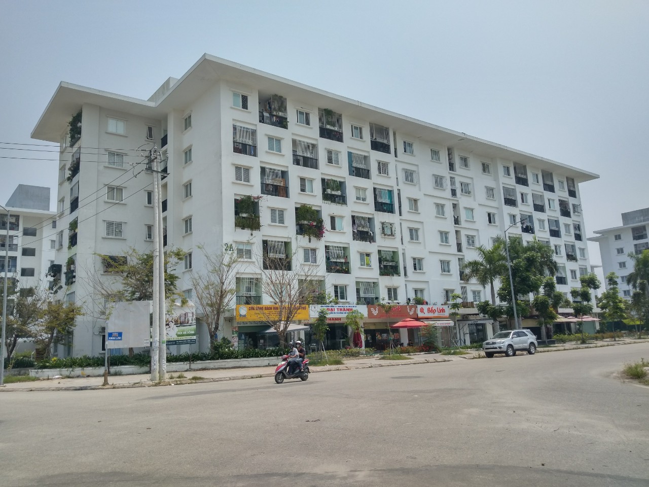 Đấu nối tạm đường ống, chung cư Xuân Phú liên tục bị tràn nước thải