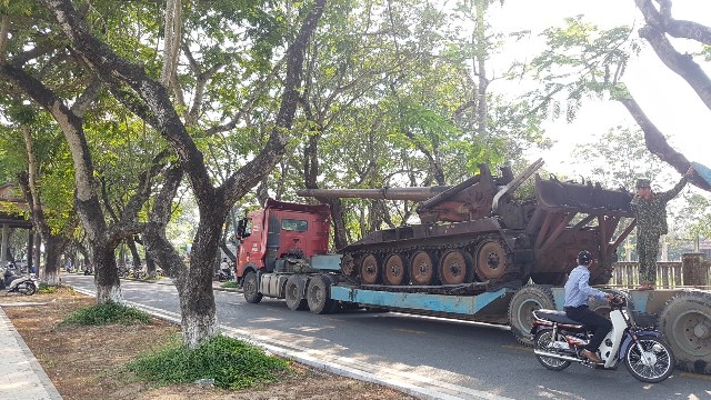 Bắt đầu di chuyển xe tăng, máy bay về địa điểm trưng bày mới