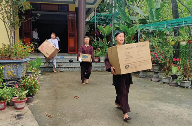 Sư cô chung tay phòng, chống dịch COVID-19