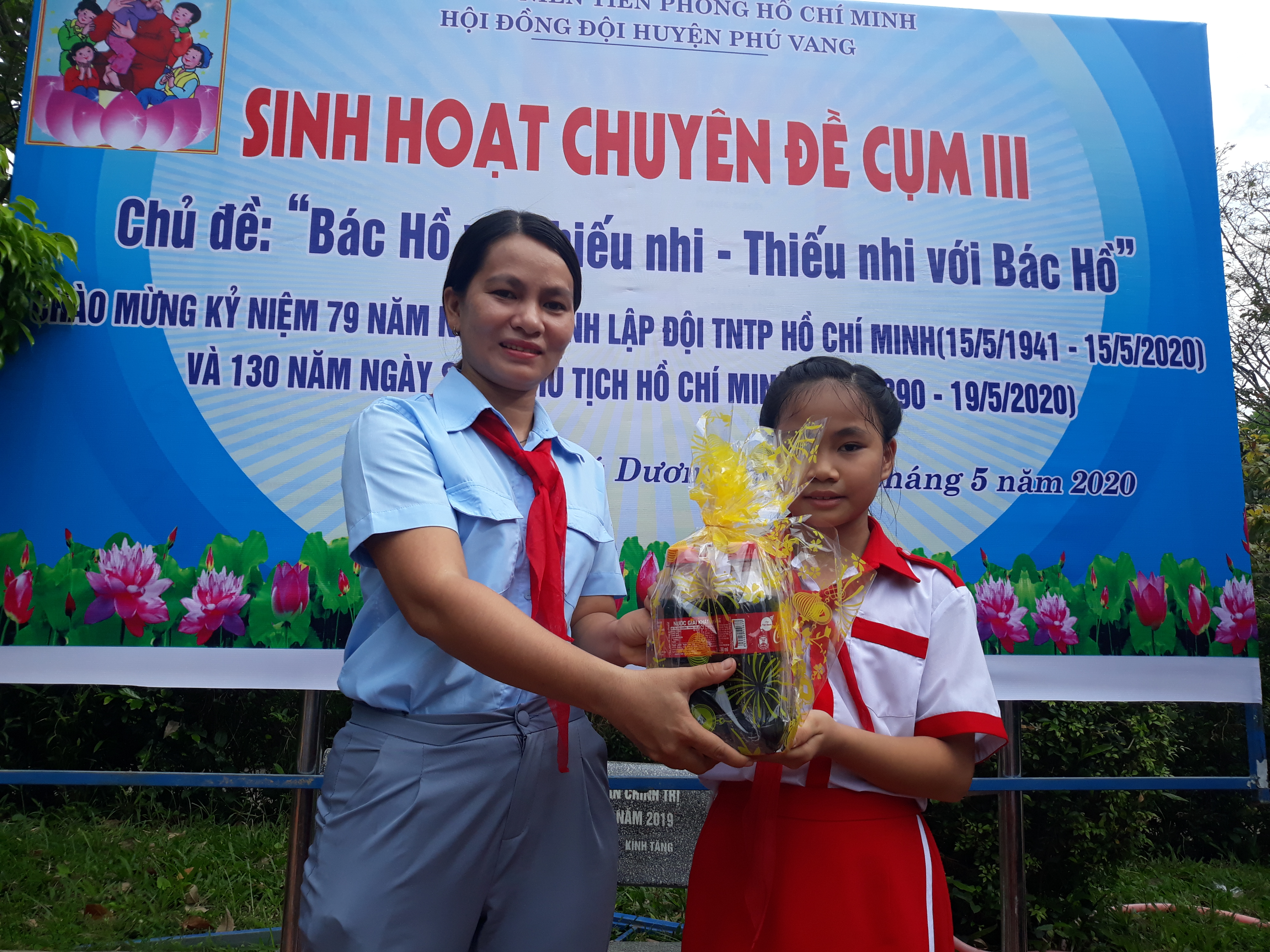 “Bác Hồ với thiếu nhi - Thiếu nhi với Bác Hồ”