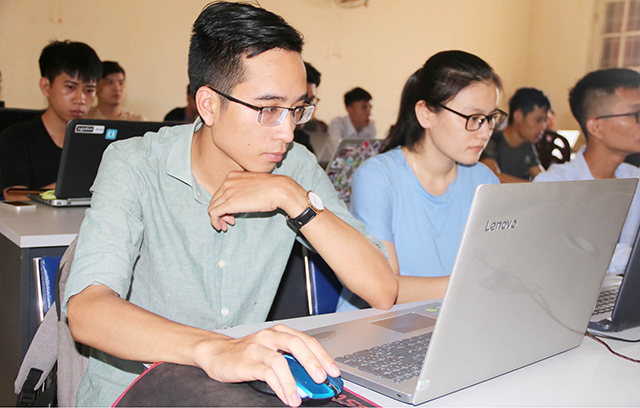 Phát triển nguồn nhân lực công nghệ thông tin để đón đầu cơ hội - kỳ 1 Ngành kinh tế quan trọng