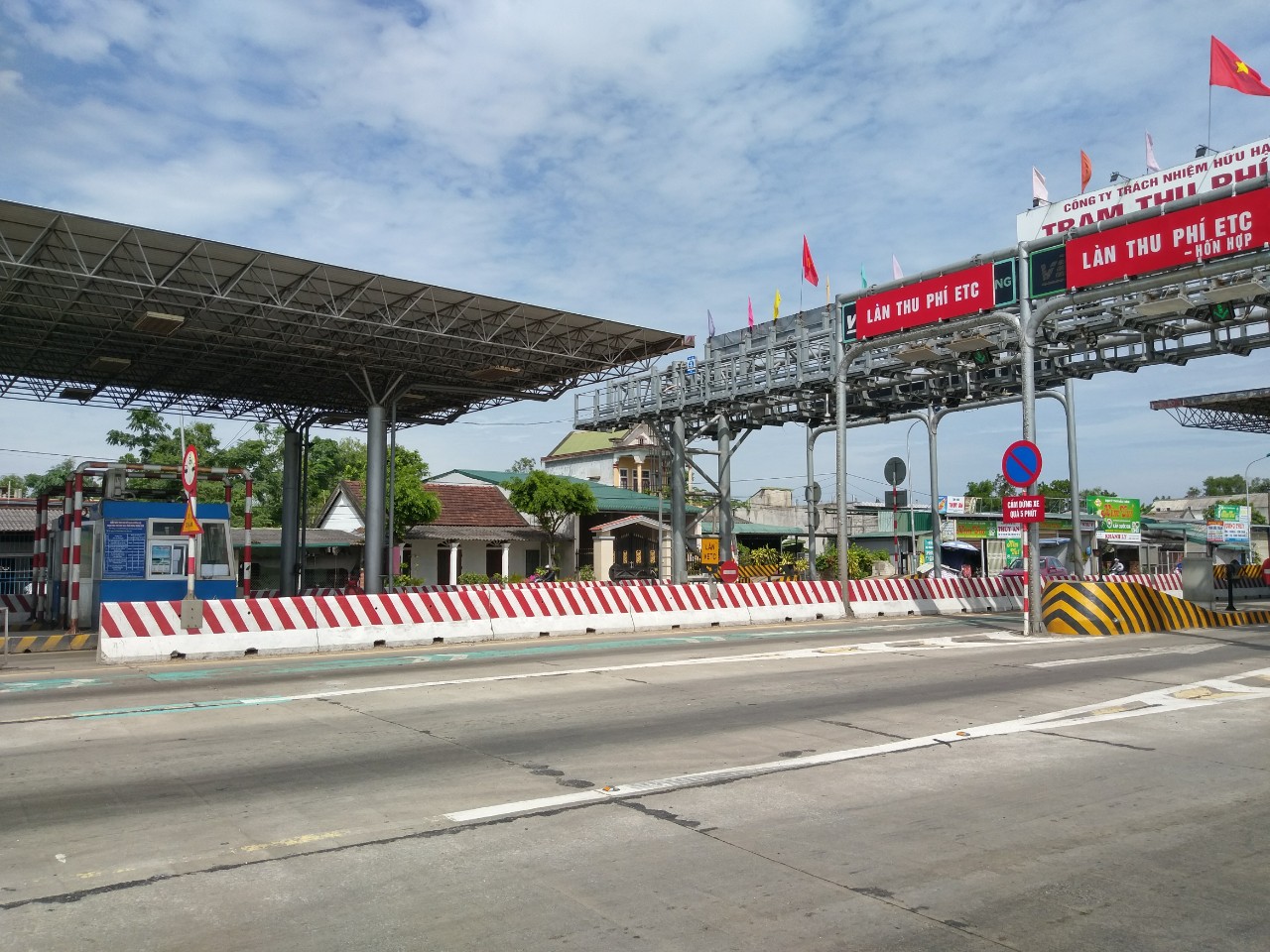 Lượng xe qua trạm thu phí Phú Bài giảm 30-40