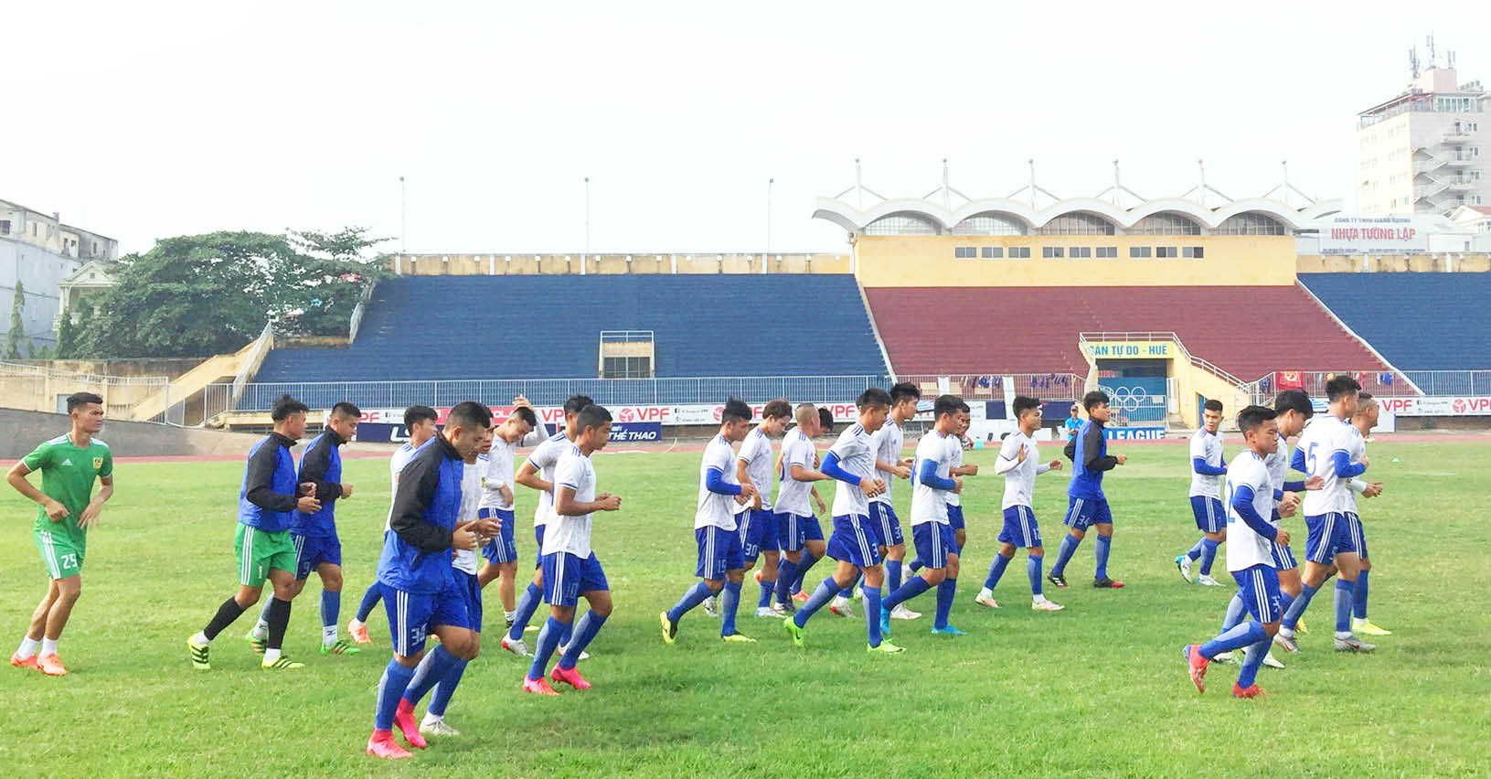 Đối mặt gian nan