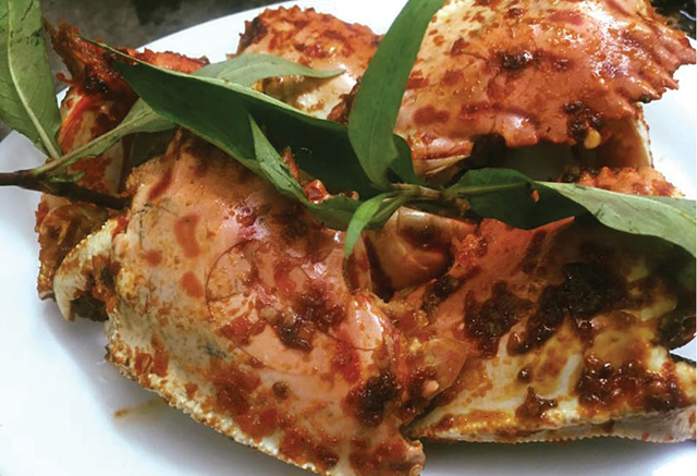 Spicy roasted Calappa crab claws with salt and chili