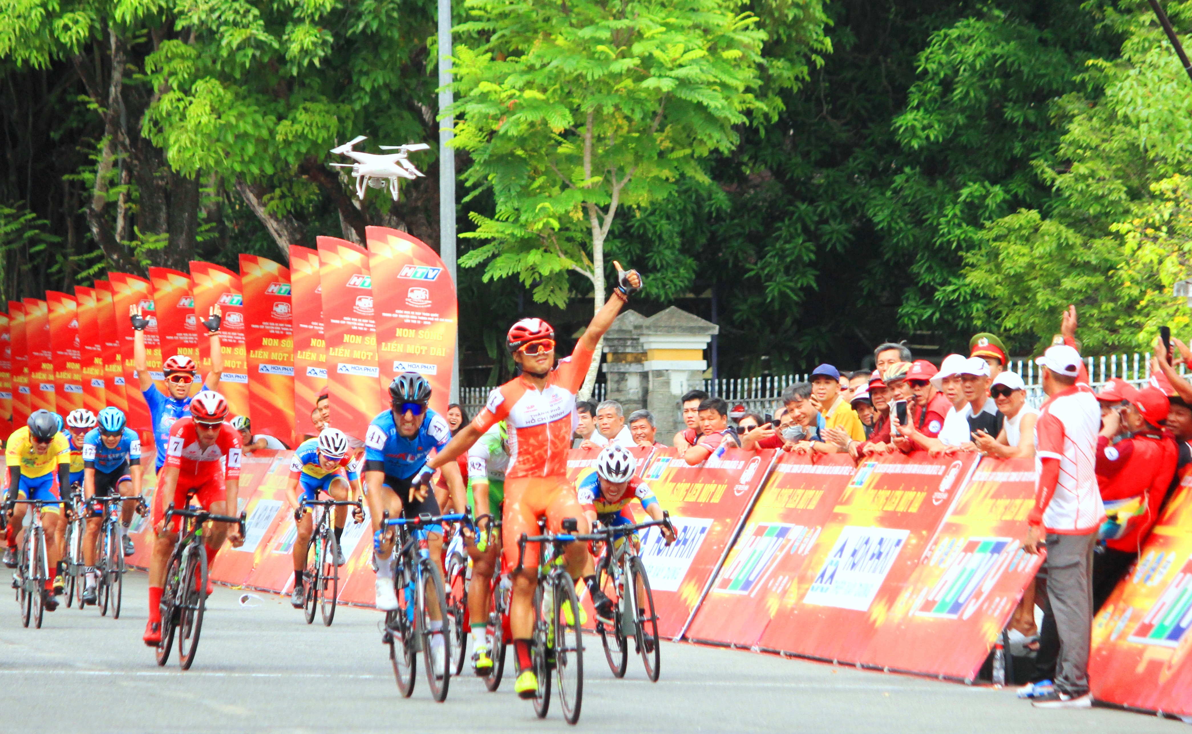 “Vua nước rút” Lê Nguyệt Minh về nhất chặng 4 Trường Tiền - Phú Xuân