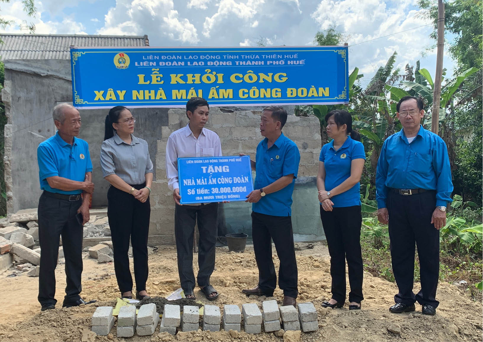 Chăm lo đời sống người lao động trong Tháng Công nhân