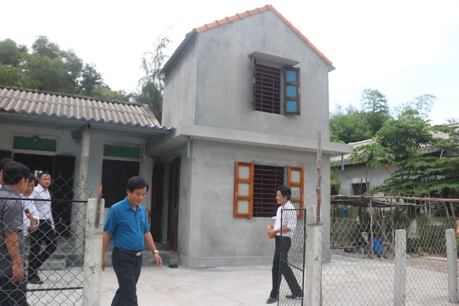 Tránh tạo gánh nặng cho người nghèo