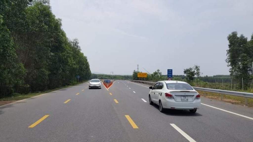 Phấn đấu đưa cao tốc La Sơn-Túy Loan đi vào hoạt động cuối tháng 6 này