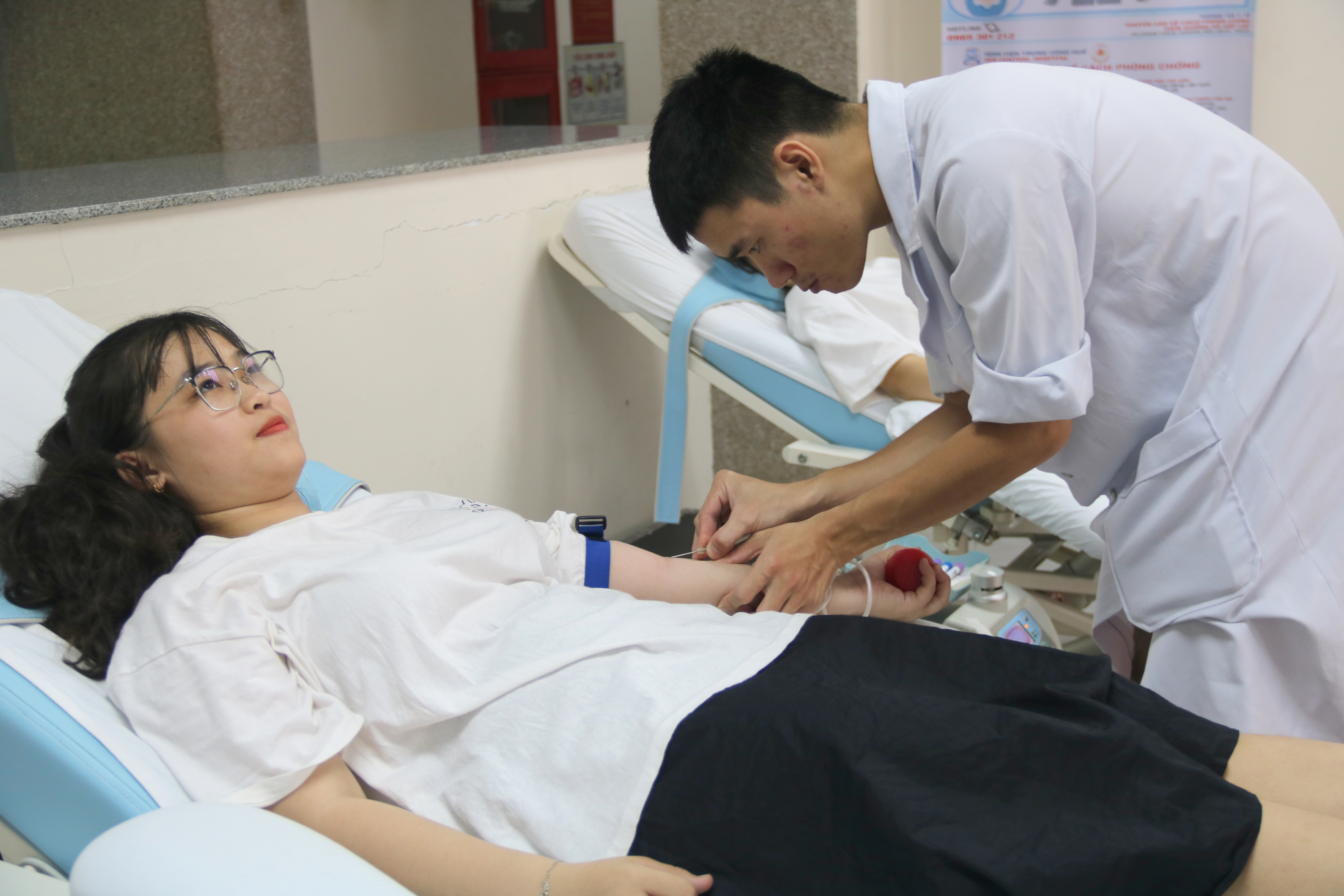 Hàng trăm sinh viên Đại học Huế tham gia hiến máu tình nguyện