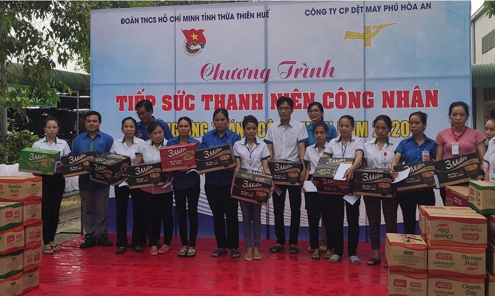 Tặng 60 suất quà trị giá 60 triệu đồng cho thanh niên công nhân