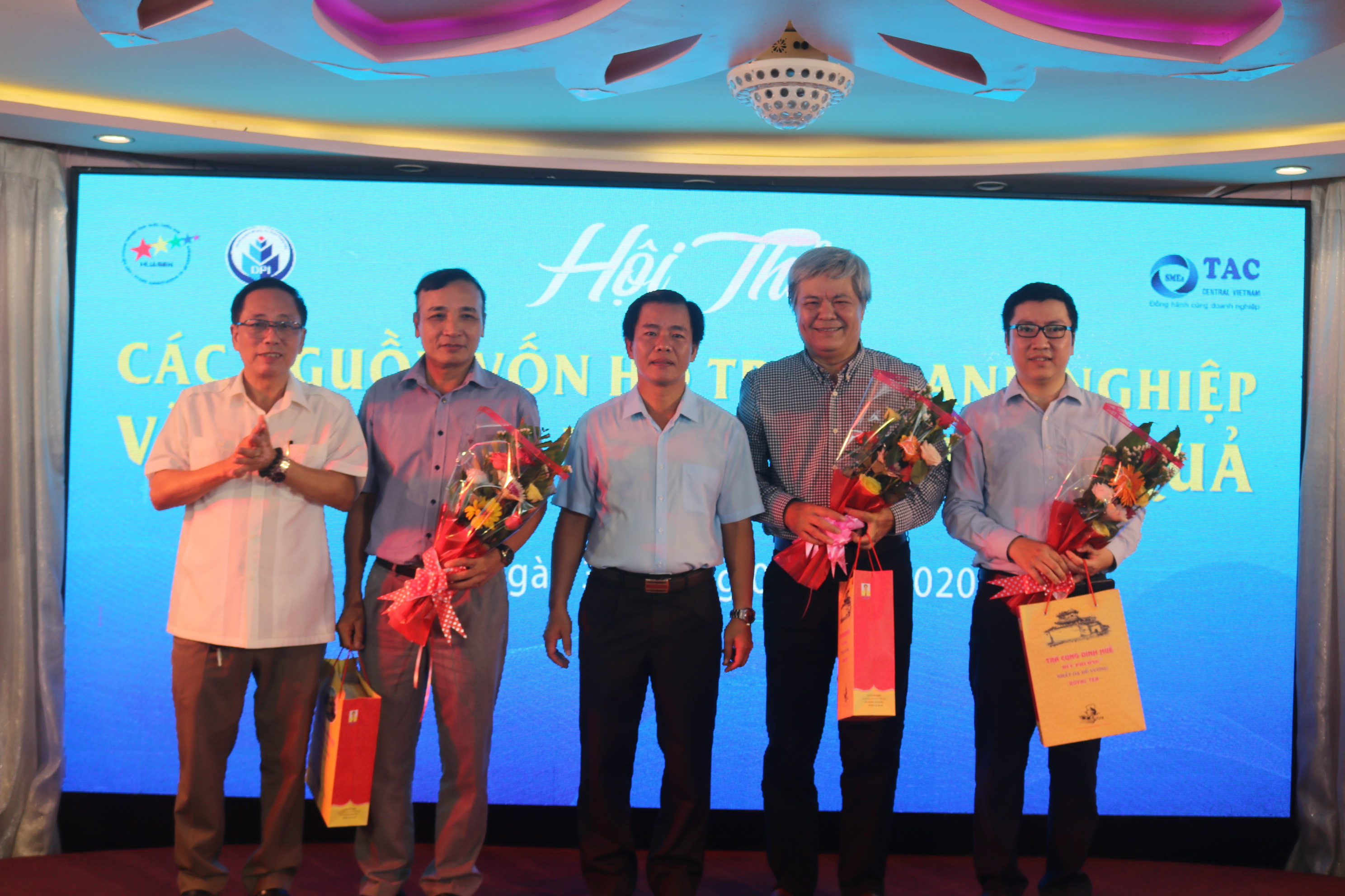 Cùng doanh nghiệp vượt khó