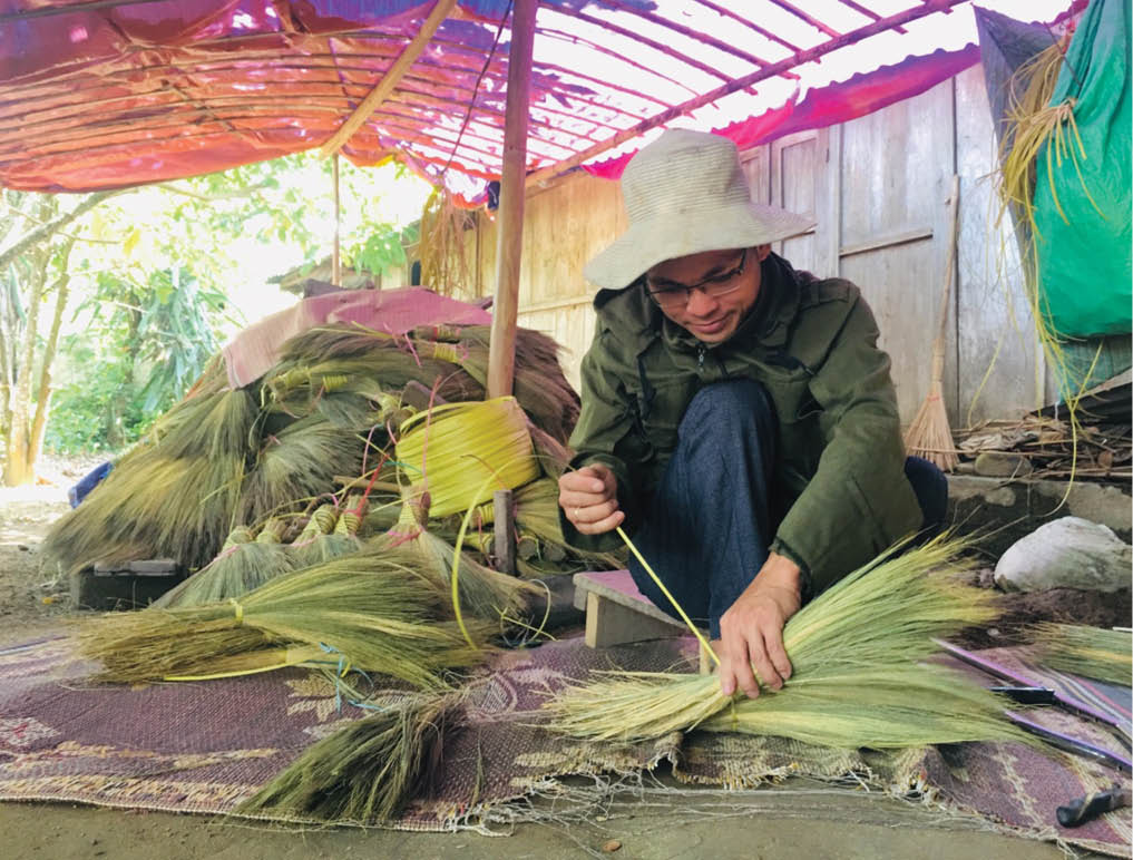 Chàng trai Tà Ôi với giấc mơ về cây chổi đót