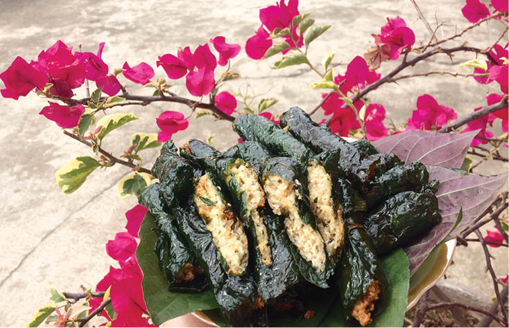 Oatmeal wrapped in wild betel leaves, a vegetarian dish of continuity